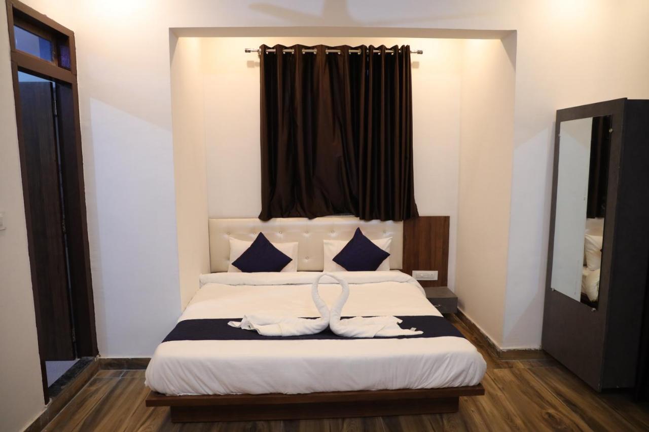 Winter Mountain Resort Pushkar Ngoại thất bức ảnh