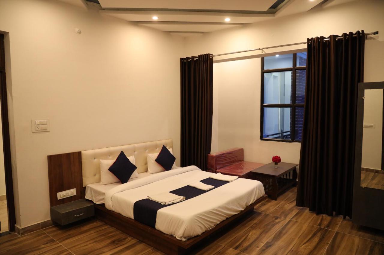 Winter Mountain Resort Pushkar Ngoại thất bức ảnh