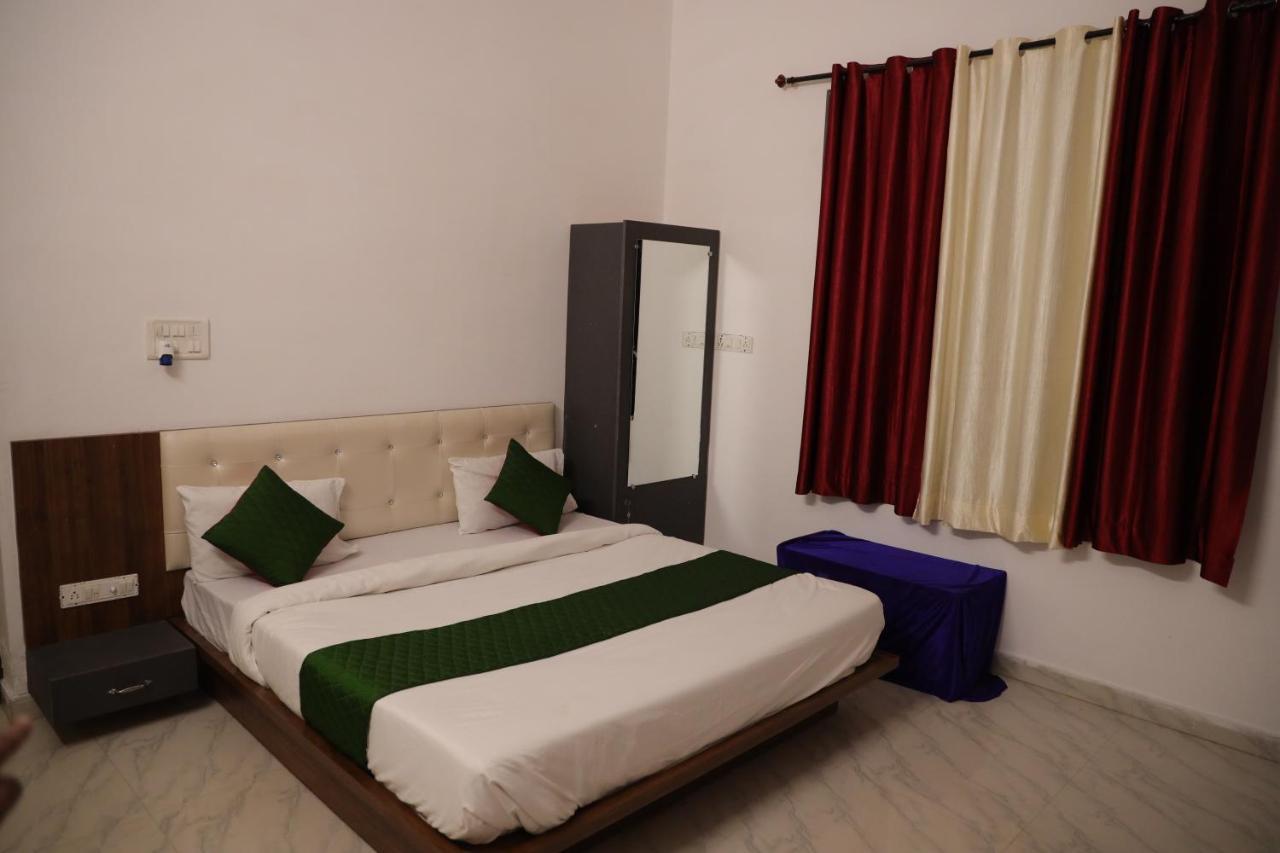 Winter Mountain Resort Pushkar Ngoại thất bức ảnh