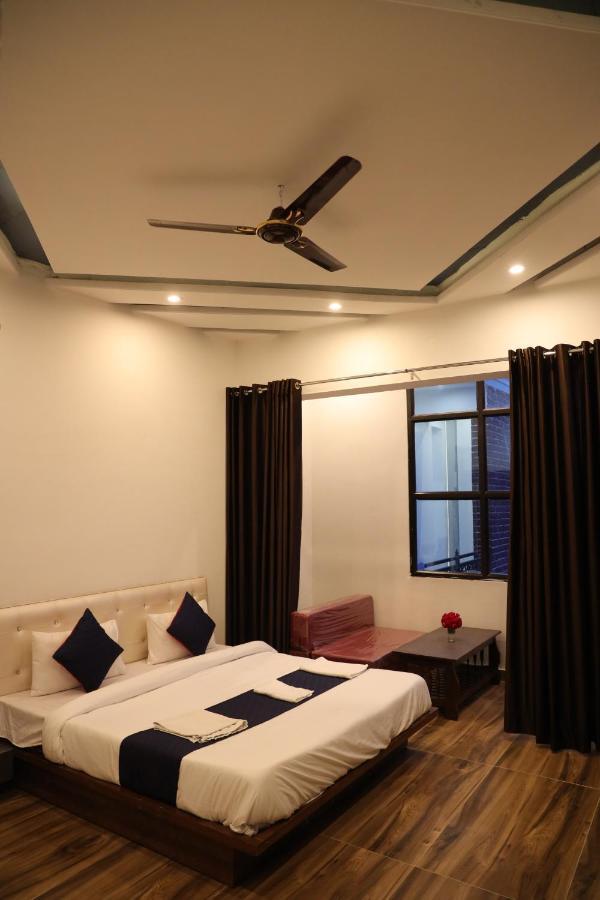 Winter Mountain Resort Pushkar Ngoại thất bức ảnh